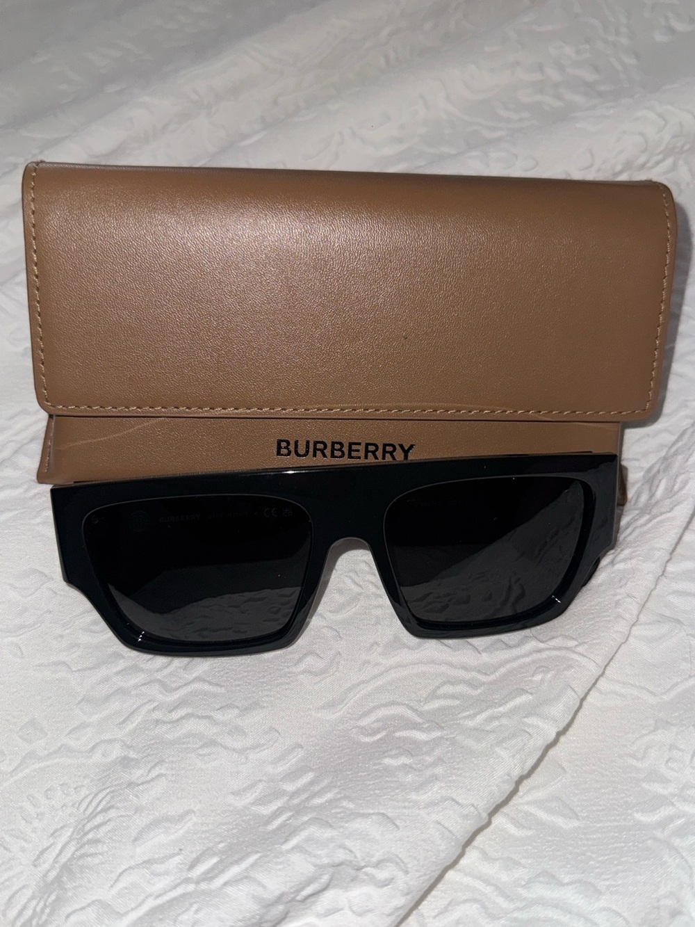 Burberry Black Glossy Rectangular Sunglasses with Tan Accessories